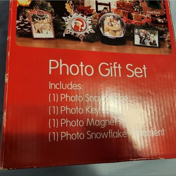 HOLIDAY Photo Gift Set, picture frames,‎  picture globe. New in box - Picture 3 of 7